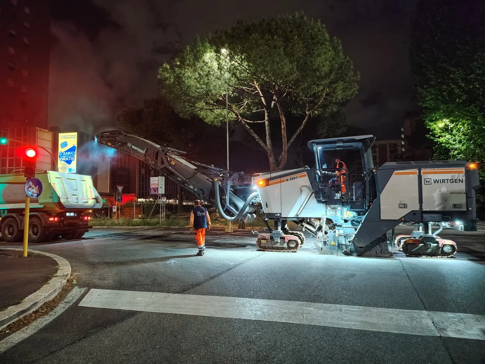 Fresatura e allargamento tecnico Via Tuscolana Roma